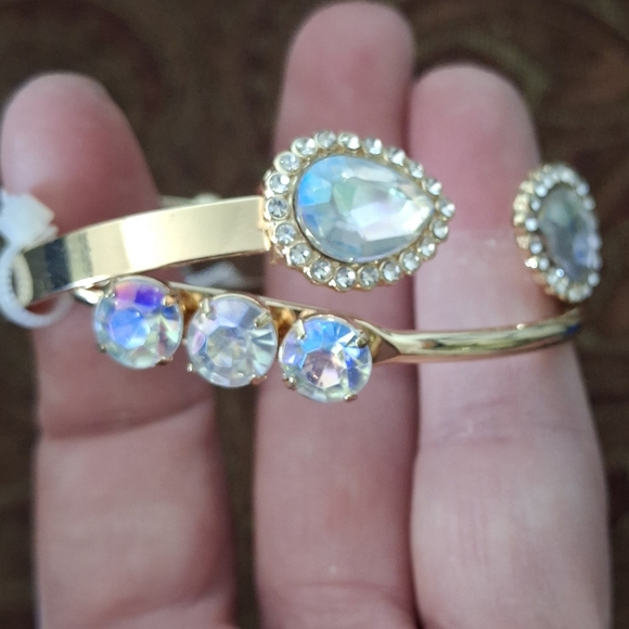 New 2pc Anna & Ava Aurora Borealis Crystal Gold Bracelets. - Picture 7 of 16